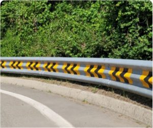 가드레일용 재귀반사 · 미끄럼방지 Yellowguard단 이용자 안전을 위한 미끄럼 주의 안내