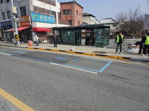 버스정류장 연석용 주정차금지 재귀반사 안전표지 시공사례